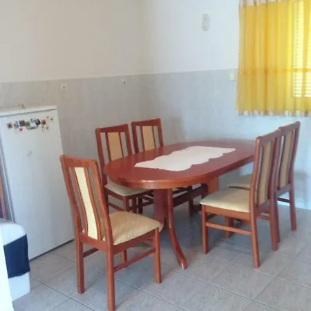 Perka 1 Apartment Pag Town